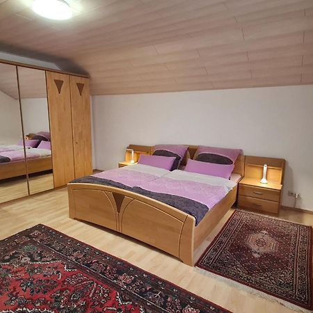 Gemuetliche 120 Qm Ferienwohnung Mit Balkon Adelsdorf ภายนอก รูปภาพ