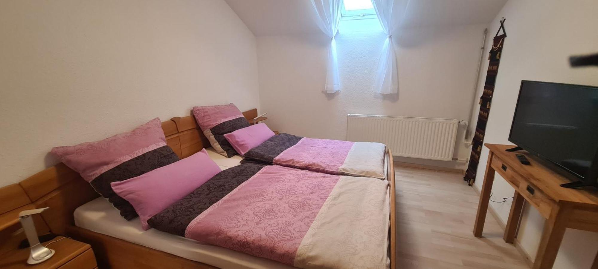 Gemuetliche 120 Qm Ferienwohnung Mit Balkon Adelsdorf ภายนอก รูปภาพ